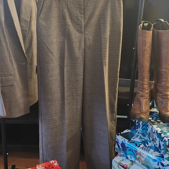 Brown Plaid suit - Picture 7 of 8